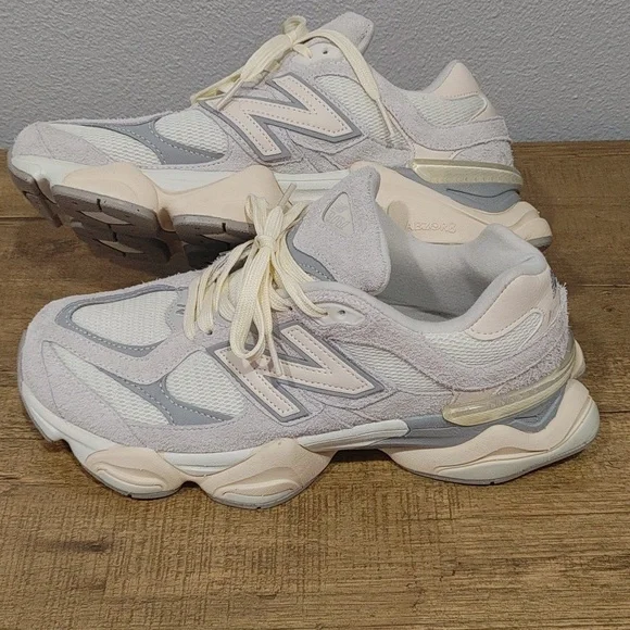 New Balance cream/Gray colors size 8 for men New no tags